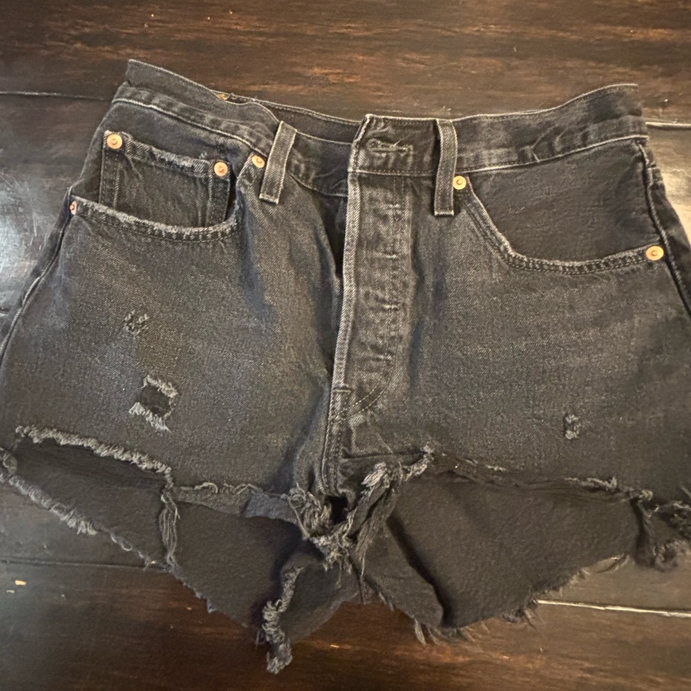 Levi's Black Denim Cutoff button fly Shorts with Frayed Hem - size 30 - Picture 2 of 10
